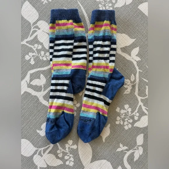Darn Tough Socks, Size Medium - Picture 1 of 4